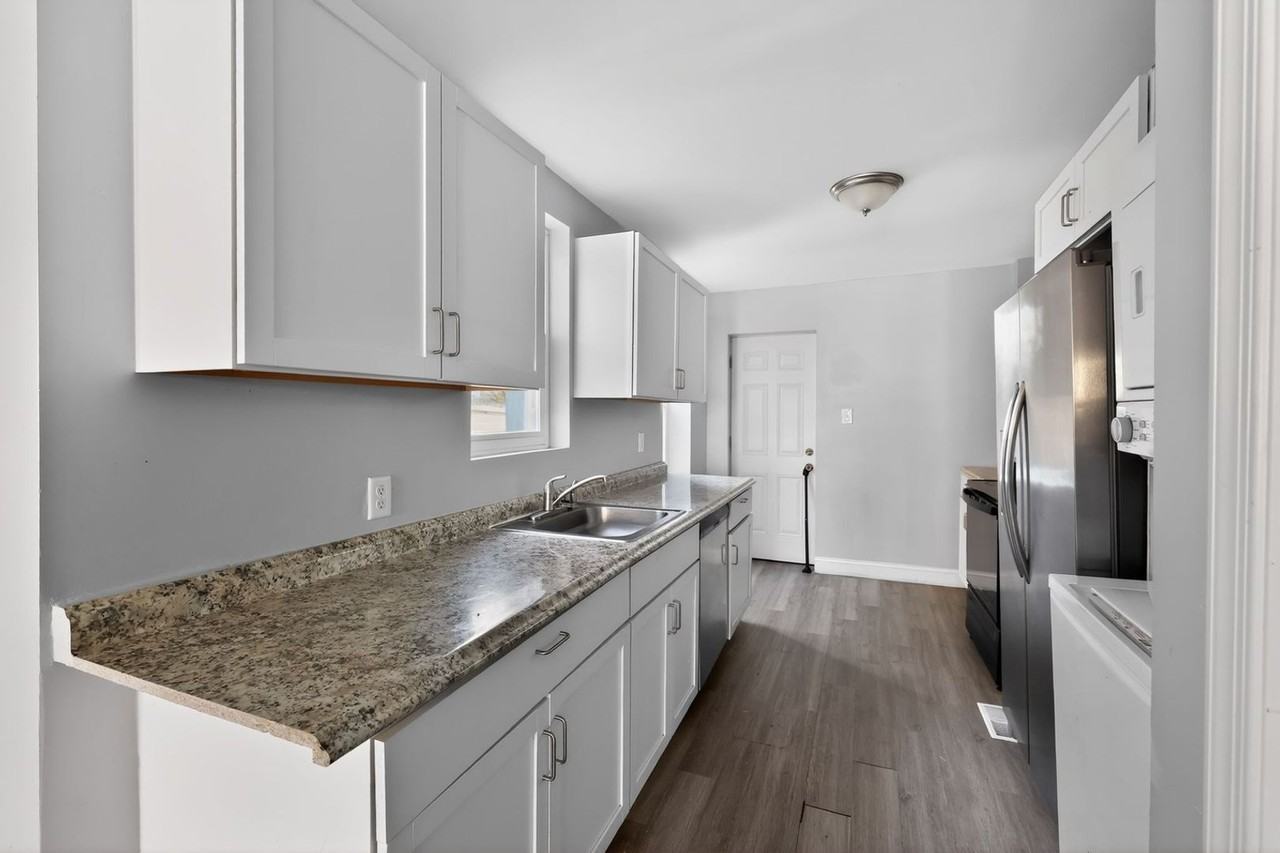 1316 W 3rd St - Photo 2 of 15