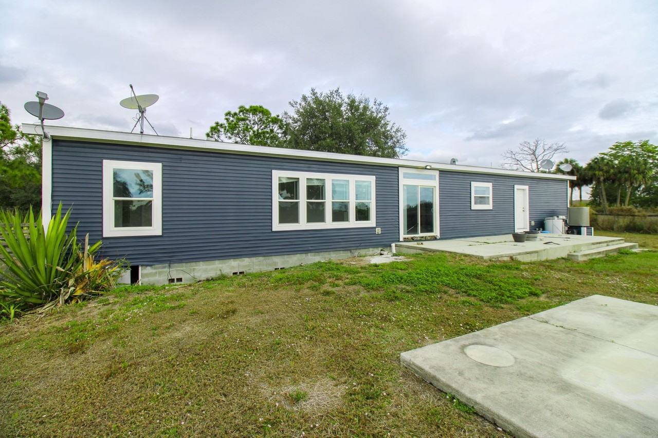 4660 43rd Ave Ne - Photo 5 of 45