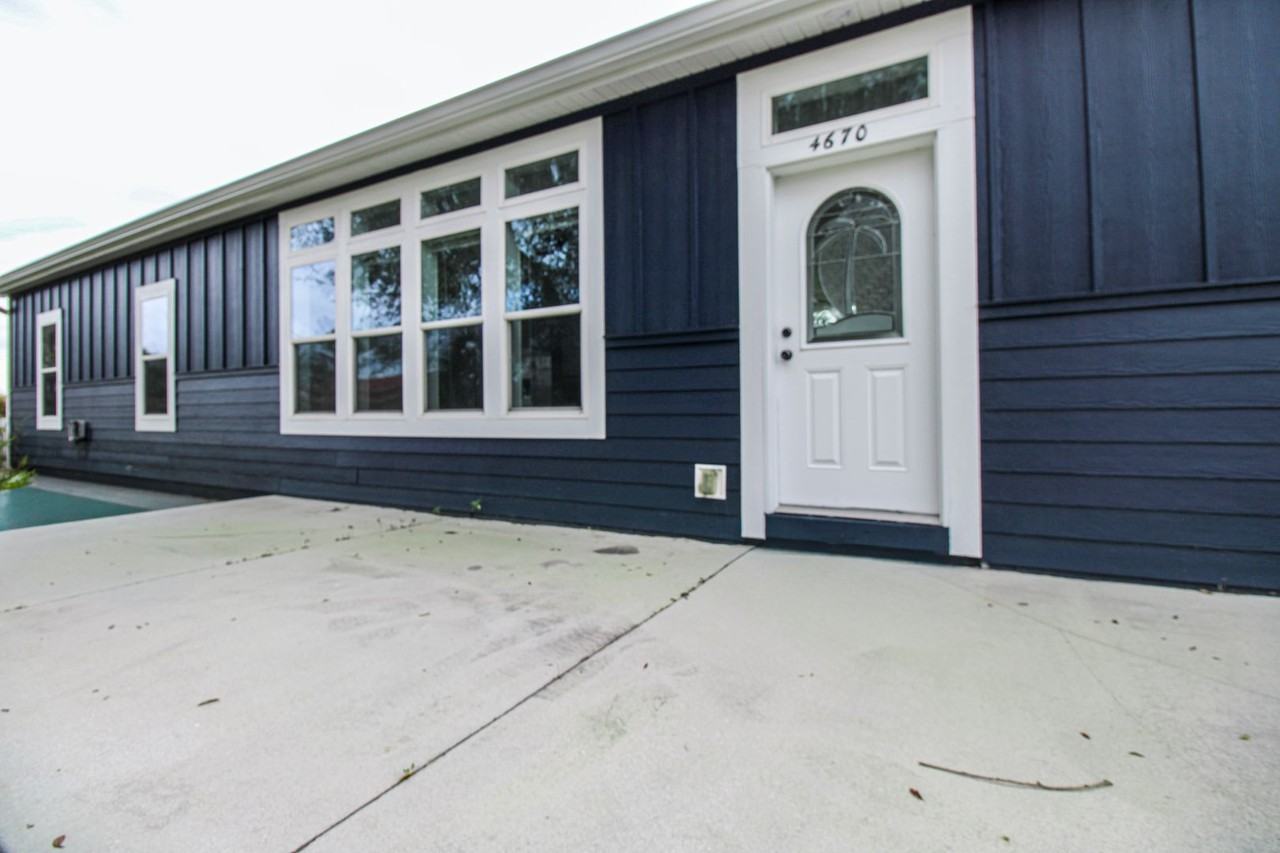 4660 43rd Ave Ne - Photo 2 of 45