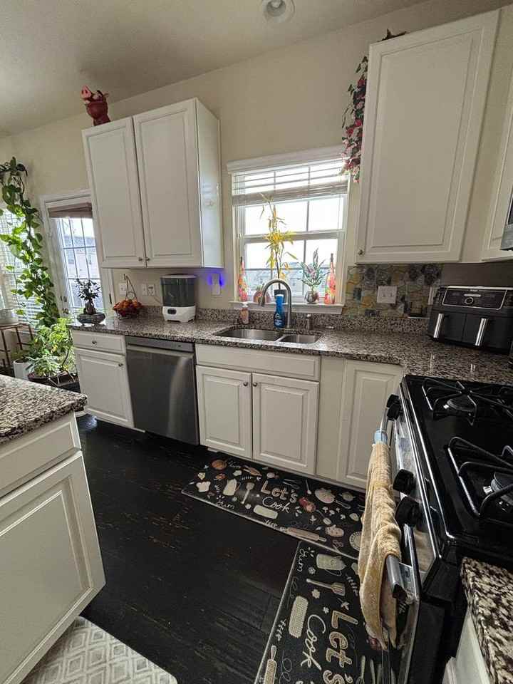 384 Sunrise Dr - Photo 5 of 24