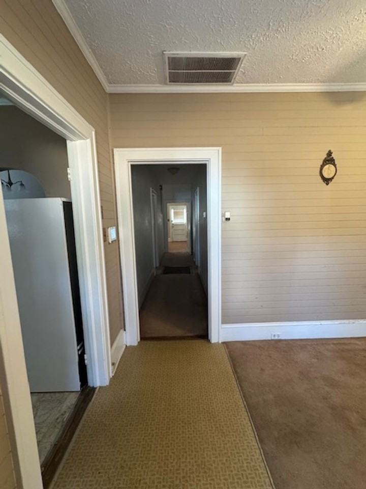 911 4th St - Photo 3 of 14