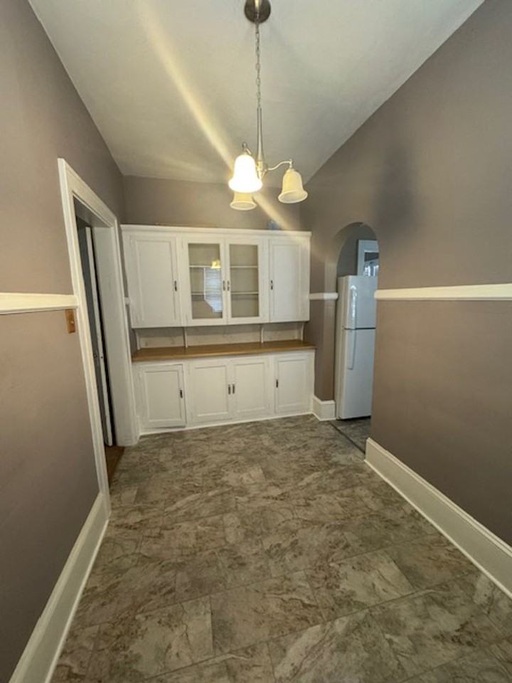 911 4th St - Photo 6 of 14