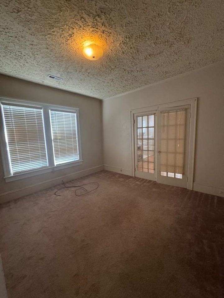 911 4th St - Photo 7 of 14