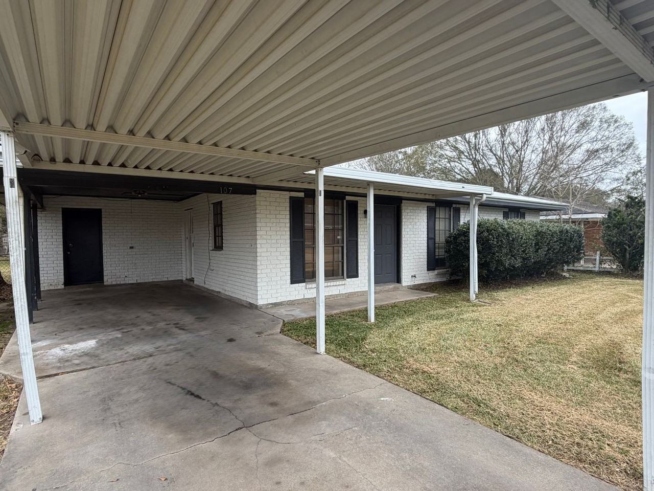 107 Spanish Pl - Photo 2 of 8