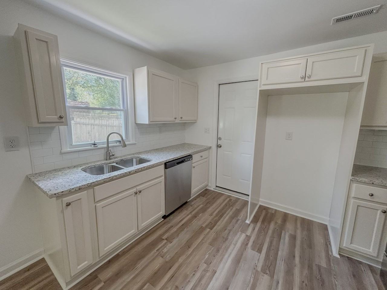 2209 Hill St Nw - Photo 6 of 25