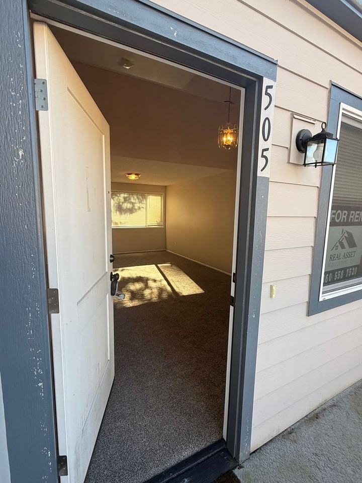 7300 Ne 16th Ave - Photo 2 of 10