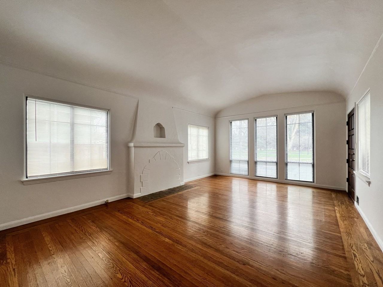 619 Jefferson St - Photo 5 of 20