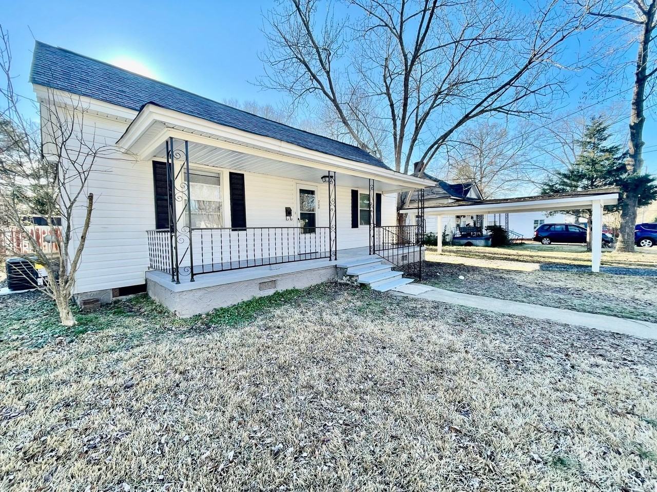 208 Columbia Ave - Photo 2 of 13