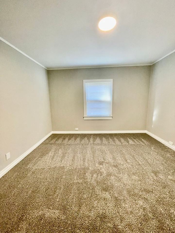 208 Columbia Ave - Photo 5 of 13