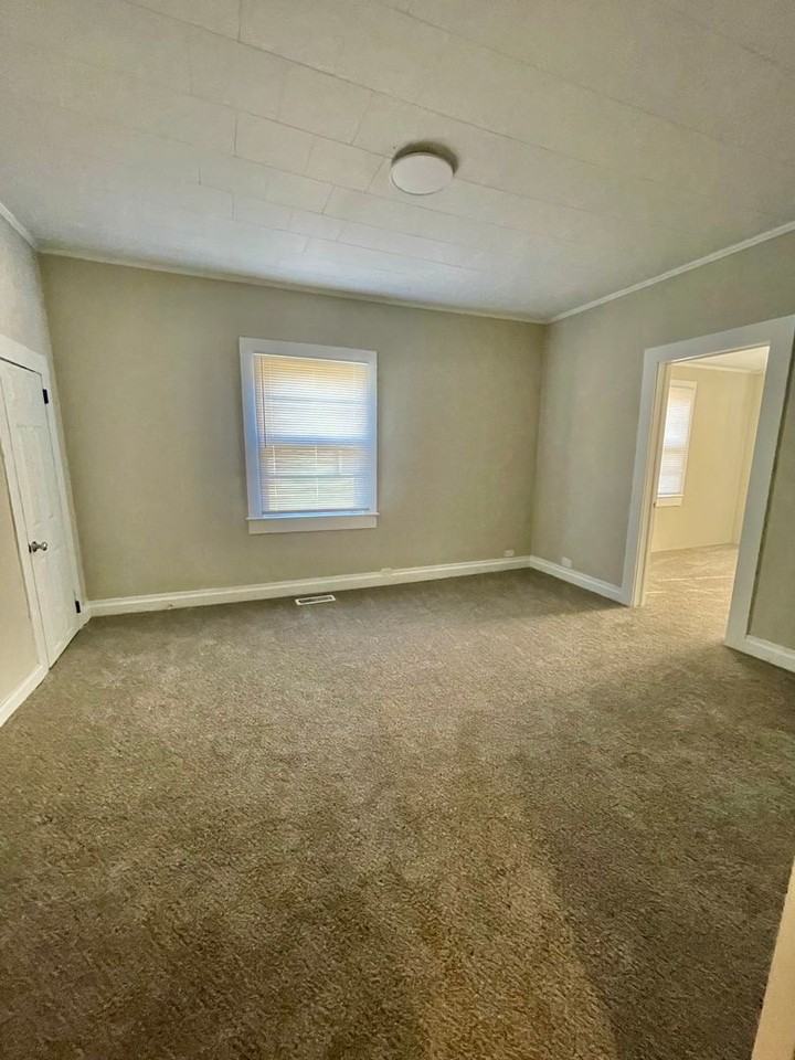 208 Columbia Ave - Photo 6 of 13