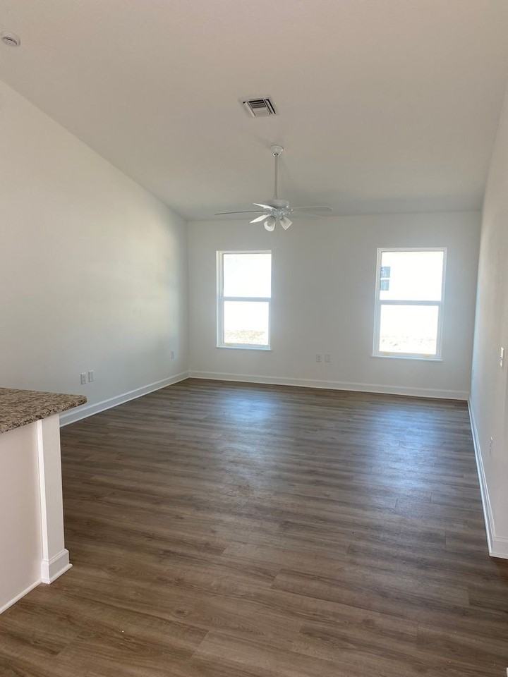 2073 35th Ave - Photo 6 of 10