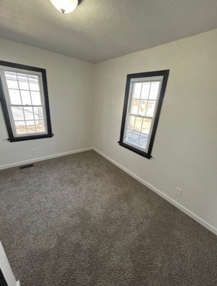 11 Hissrich St - Photo 4 of 10