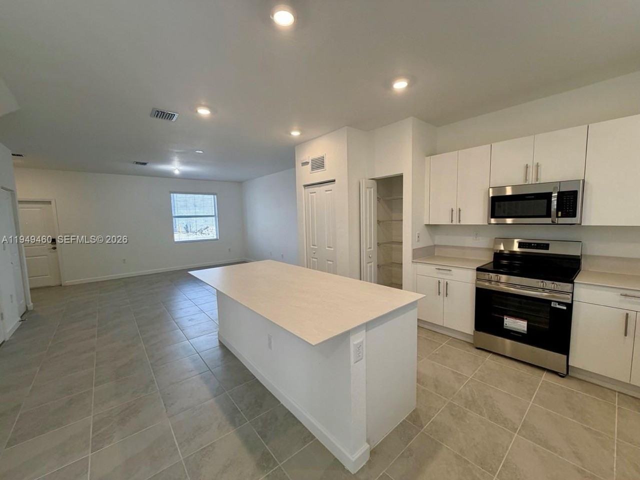 254 Se 10 Ct - Photo 2 of 29