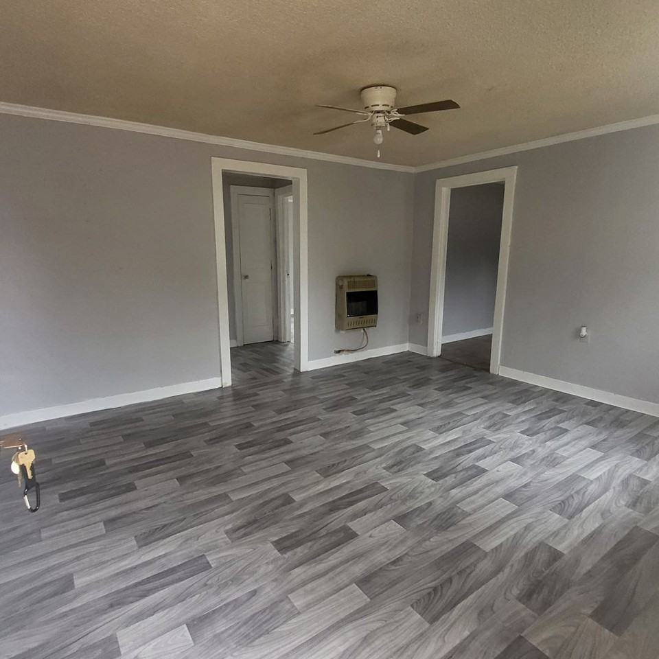 111 Circle Dr - Photo 3 of 12