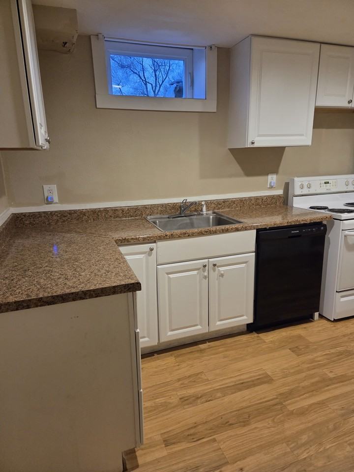 414 1/2 7th St W - Photo 2 of 7