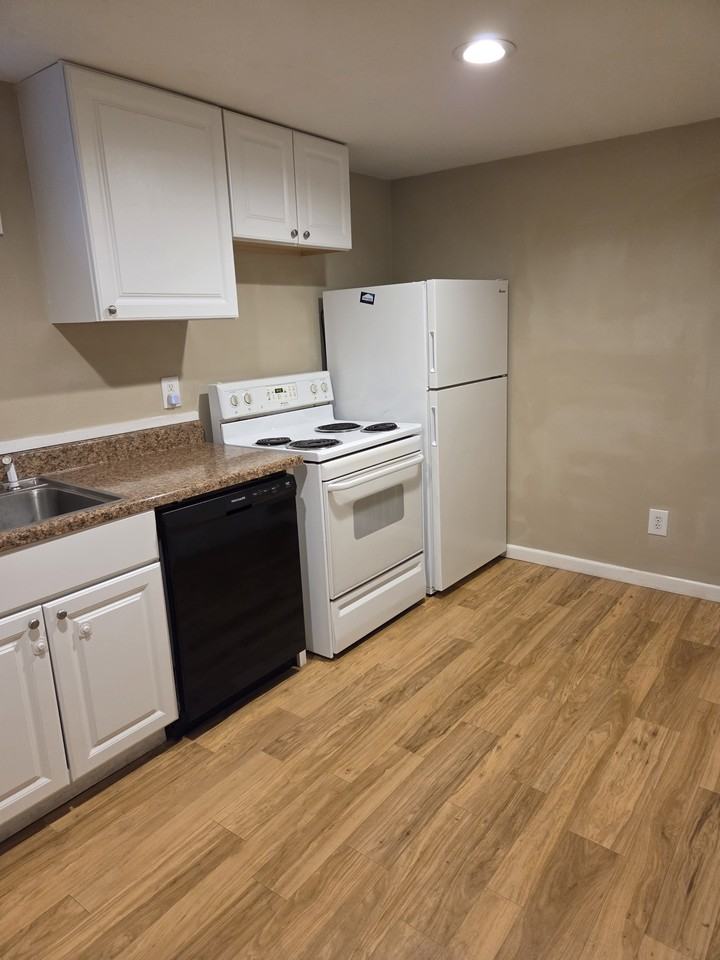 414 1/2 7th St W - Photo 3 of 7