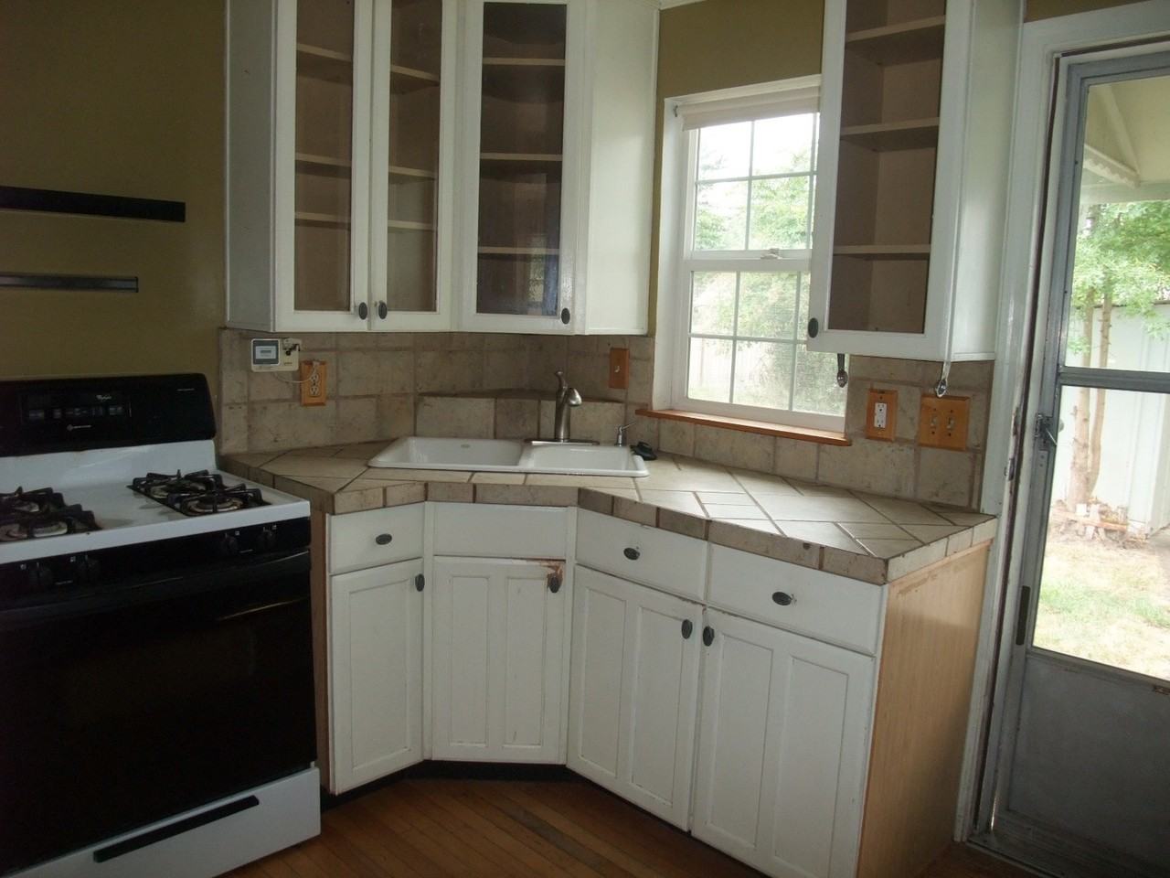 904 Nw 29th St - Photo 2 of 11