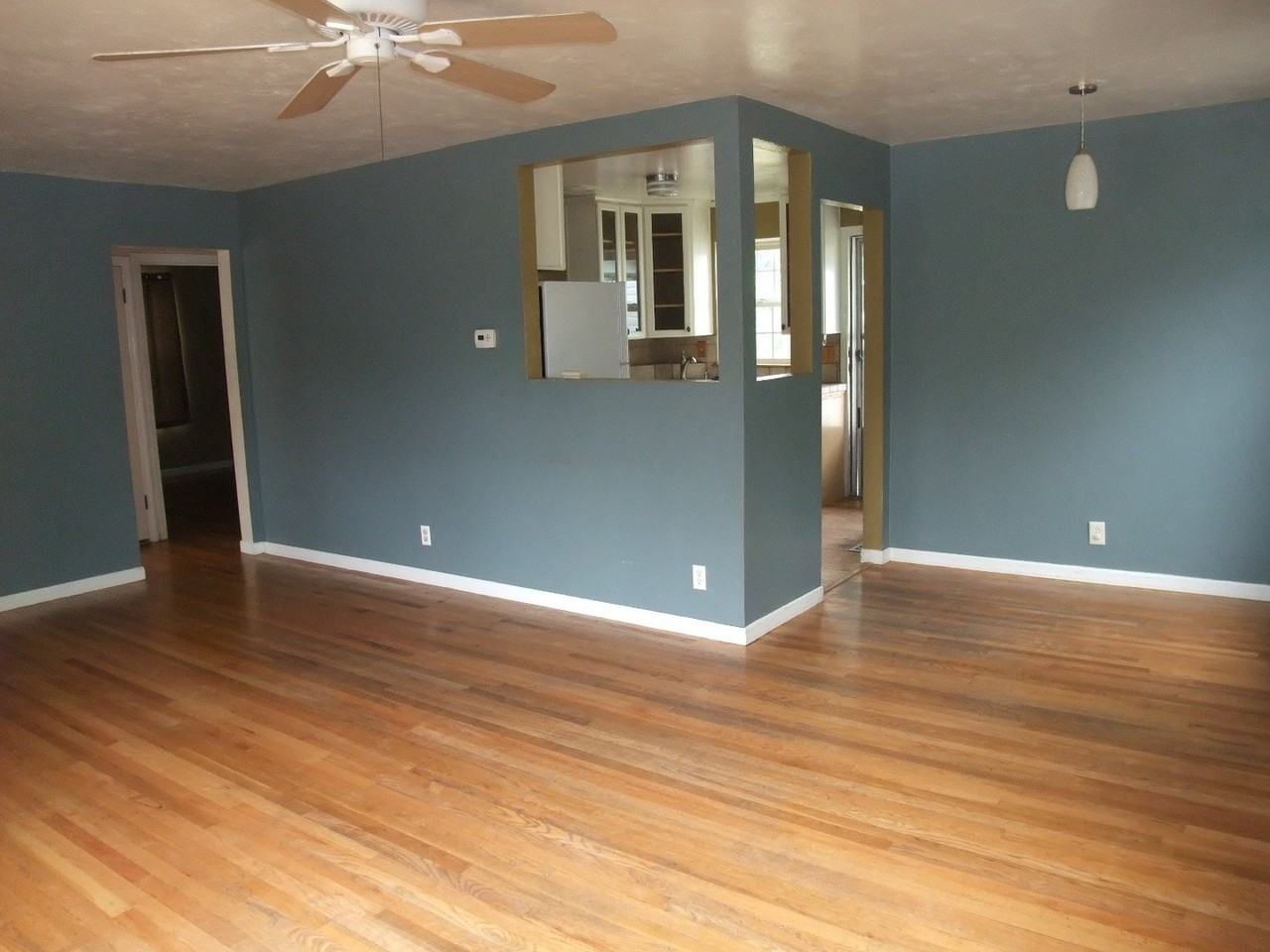 904 Nw 29th St - Photo 4 of 11