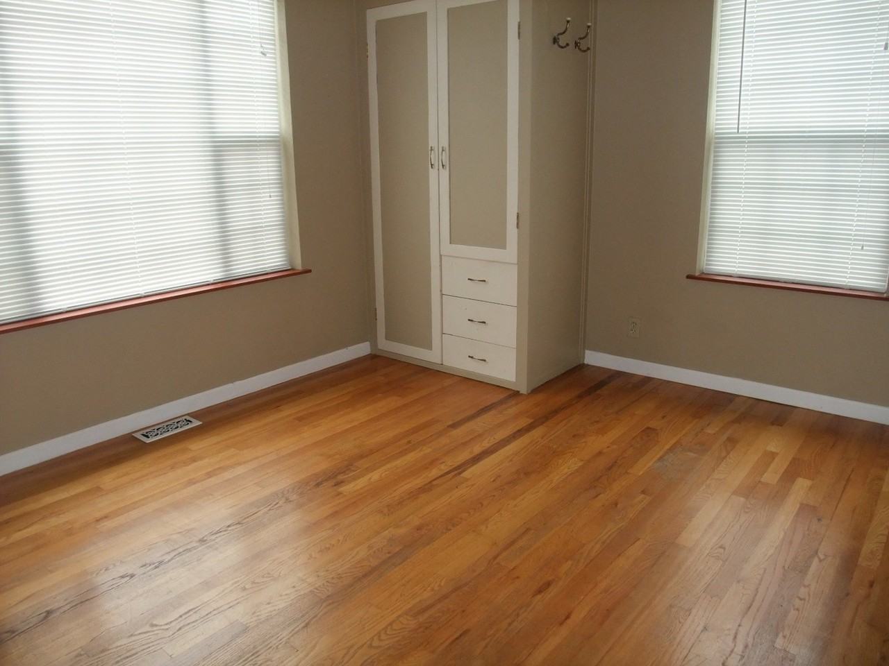 904 Nw 29th St - Photo 7 of 11