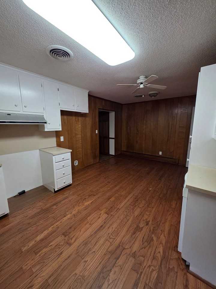 1307 Grantham Dr - Photo 3 of 12