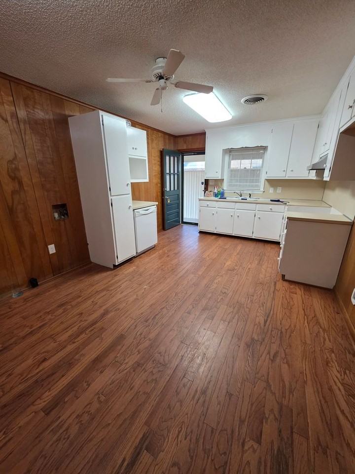 1307 Grantham Dr - Photo 4 of 12