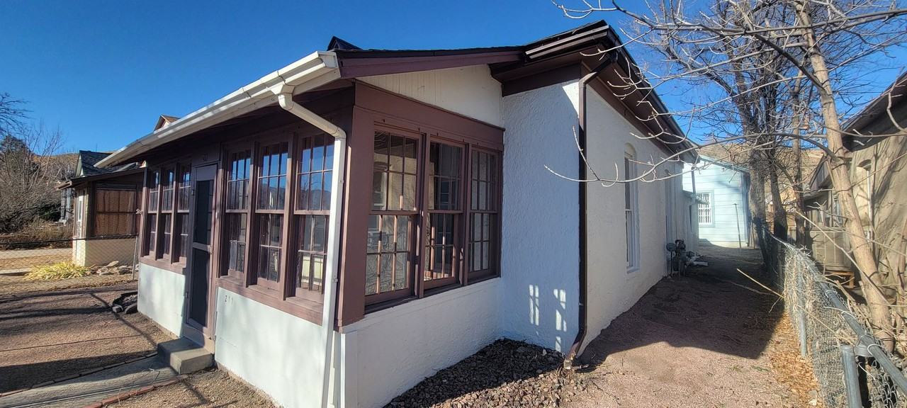 211 Greenwood Ave - Photo 2 of 35