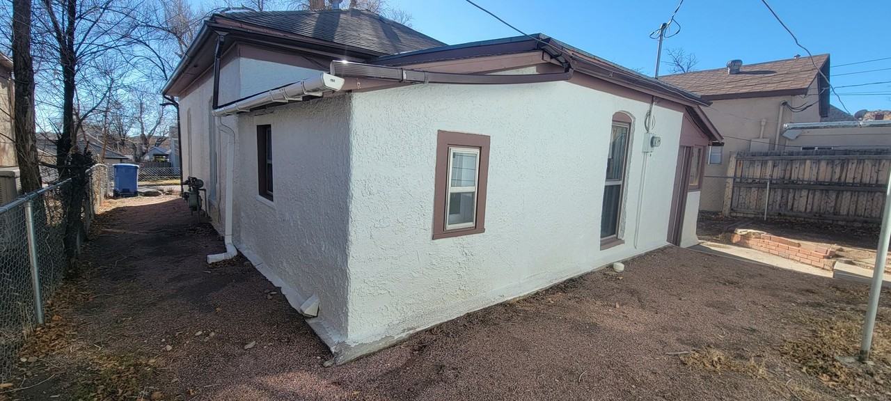 211 Greenwood Ave - Photo 5 of 35