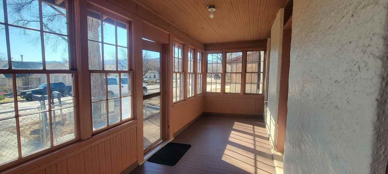 211 Greenwood Ave - Photo 7 of 35