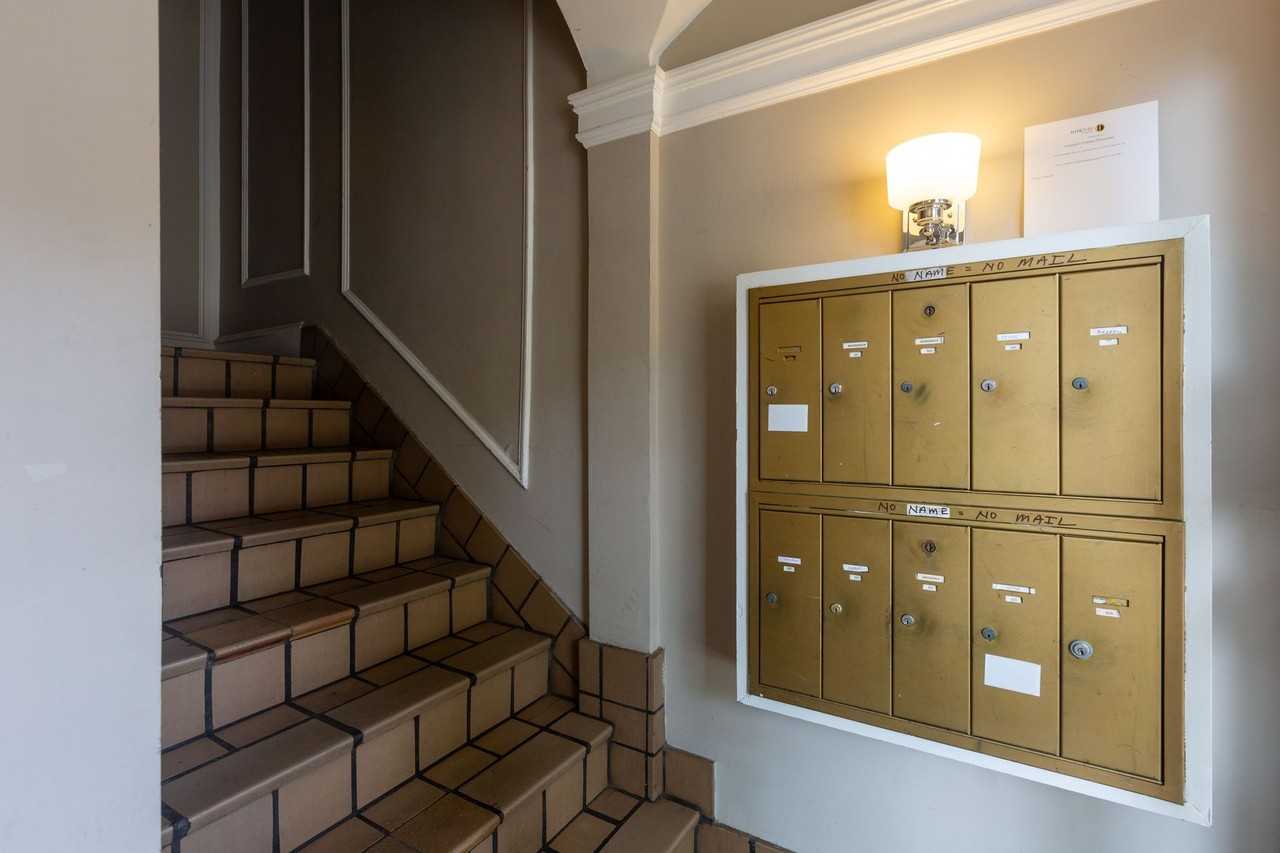 3252 Girard Ave S - Photo 2 of 3