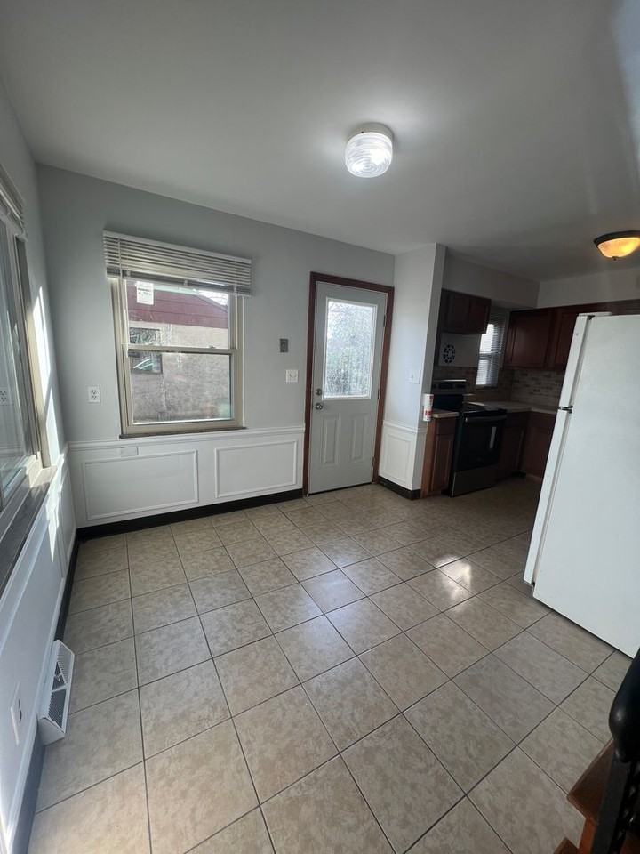 1324 Meadow Rd - Photo 7 of 30