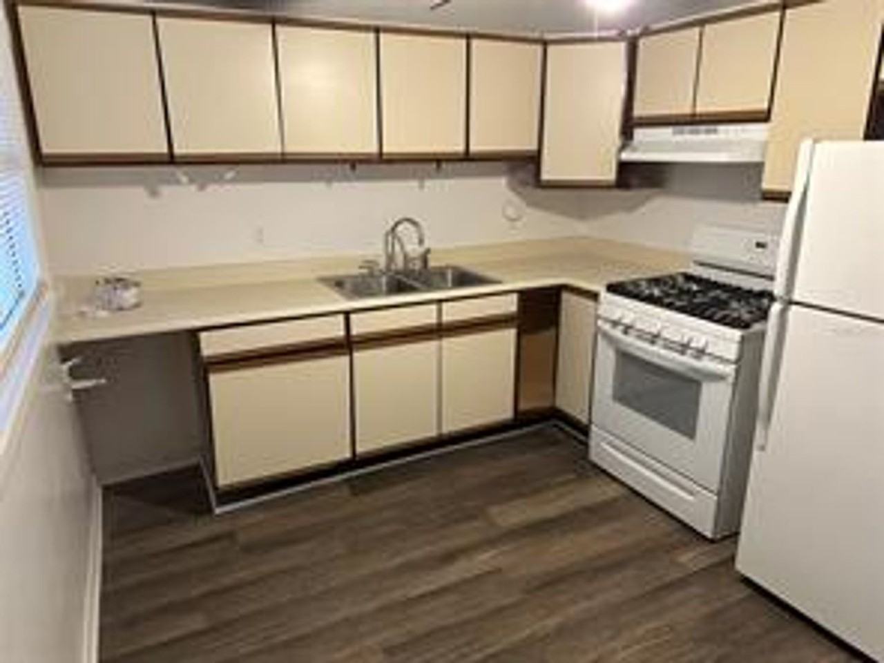 1109 Willow Ave - Photo 3 of 8