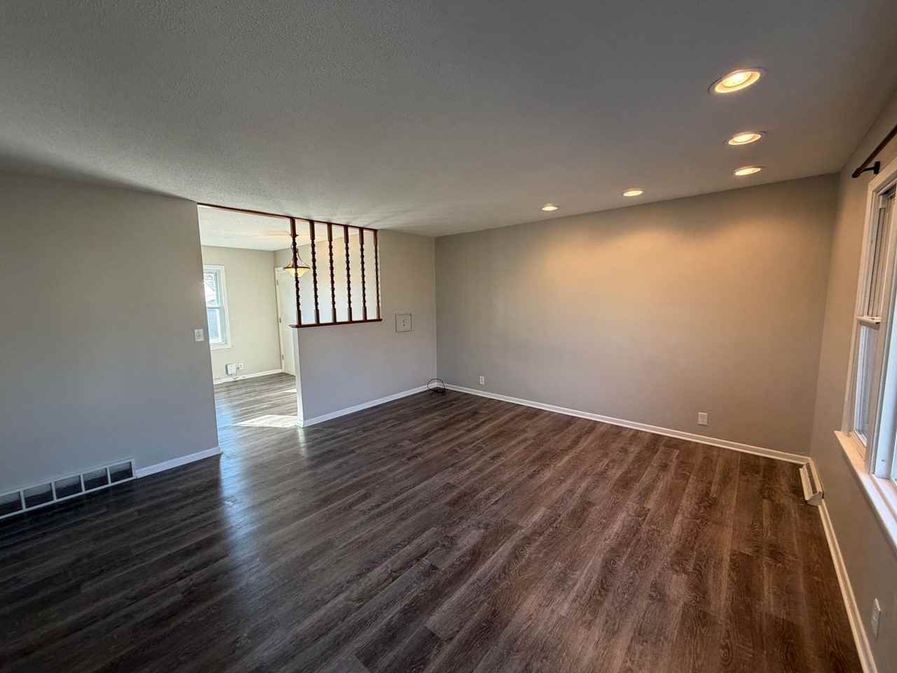 8721 Seward St - Photo 3 of 18