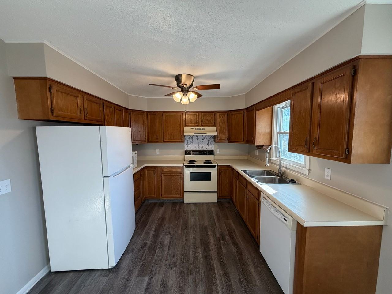 8721 Seward St - Photo 4 of 18