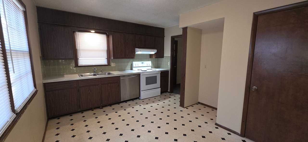 2379 S National Ave - Photo 7 of 9