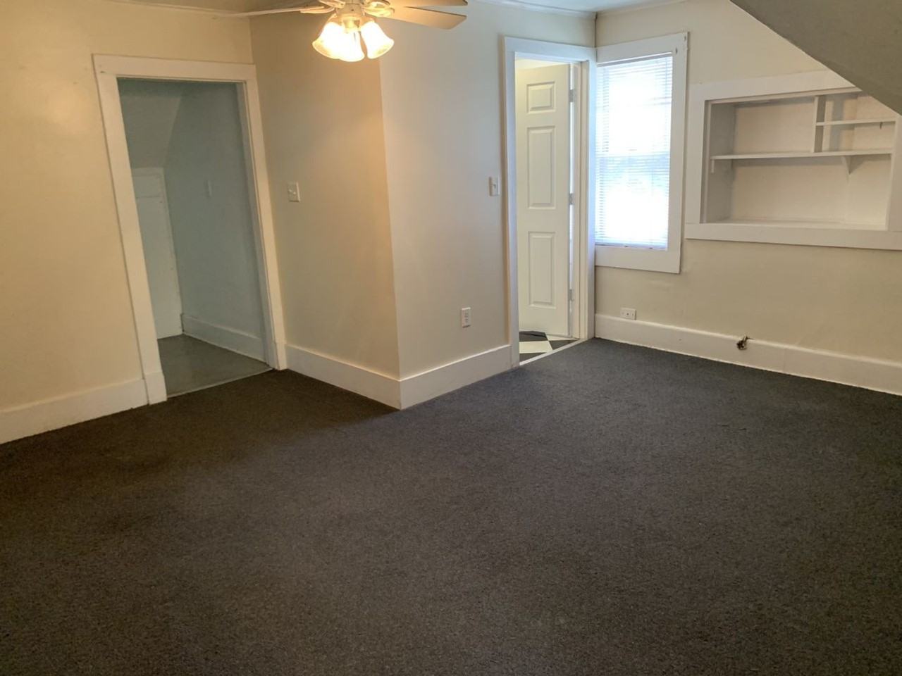 702 E Green St - Photo 6 of 8