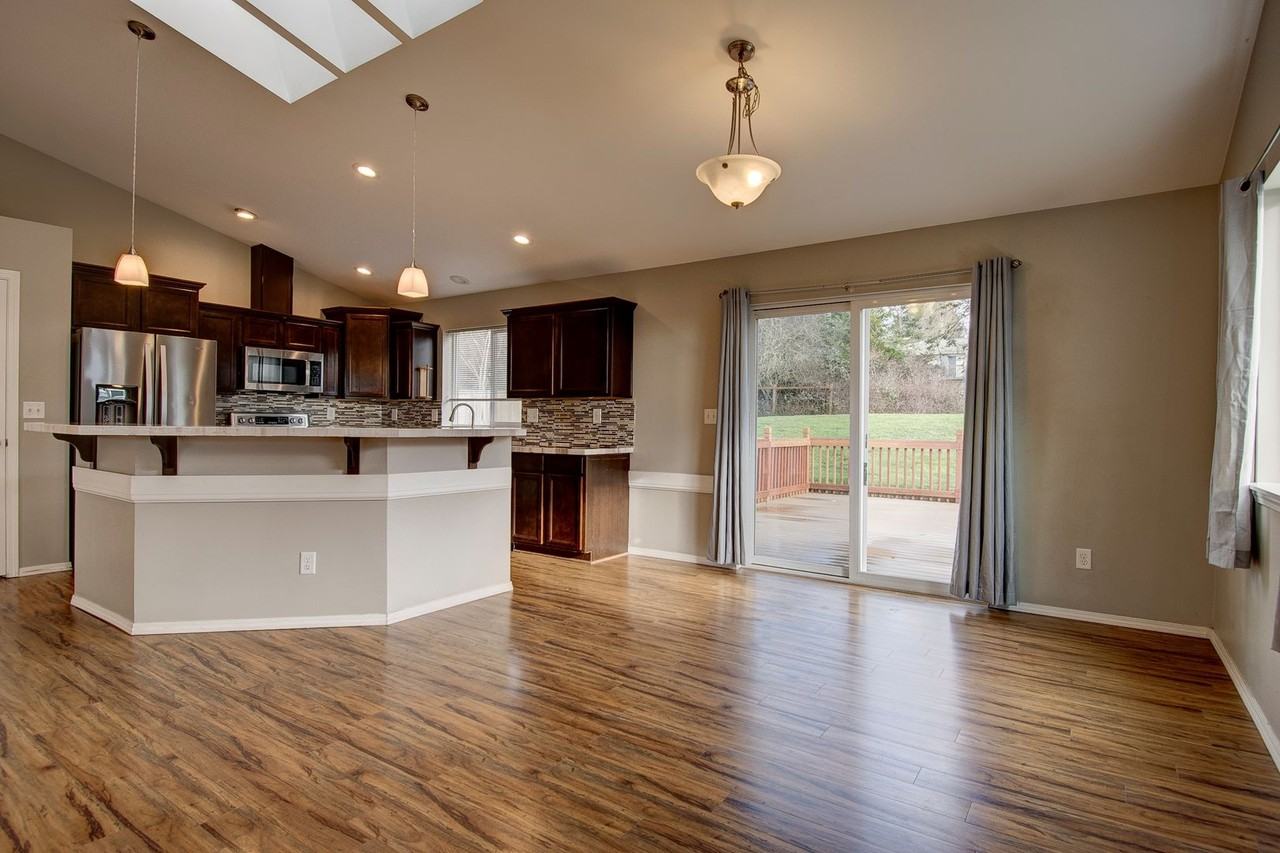 940 Shawn Ave - Photo 4 of 32