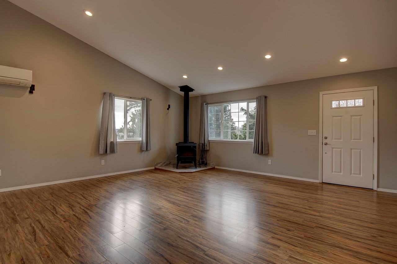 940 Shawn Ave - Photo 7 of 32