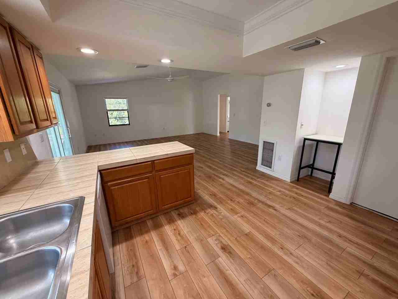 6214 Camphor Ave - Photo 5 of 19