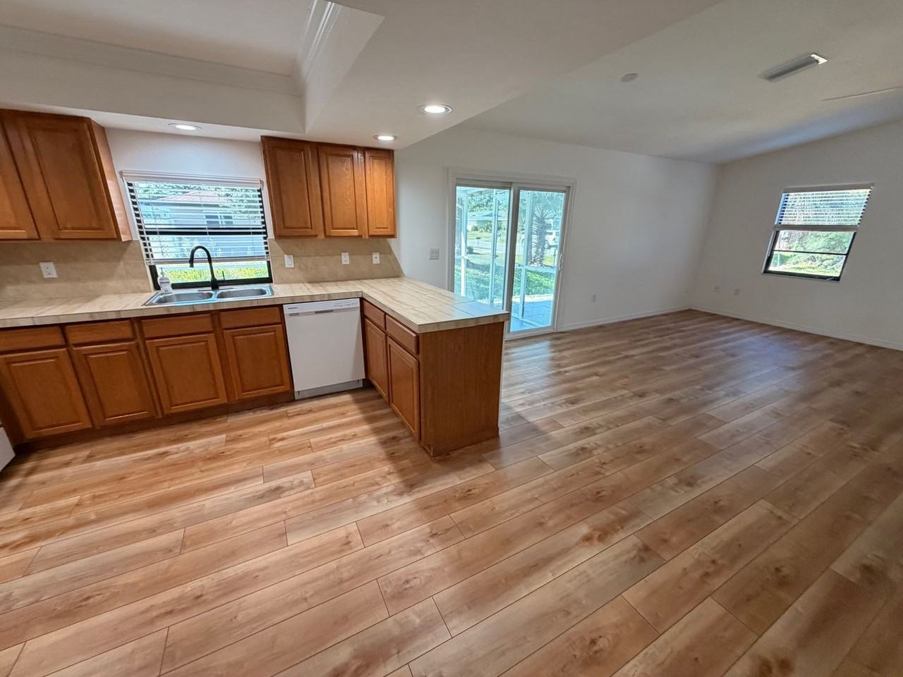 6214 Camphor Ave - Photo 7 of 19