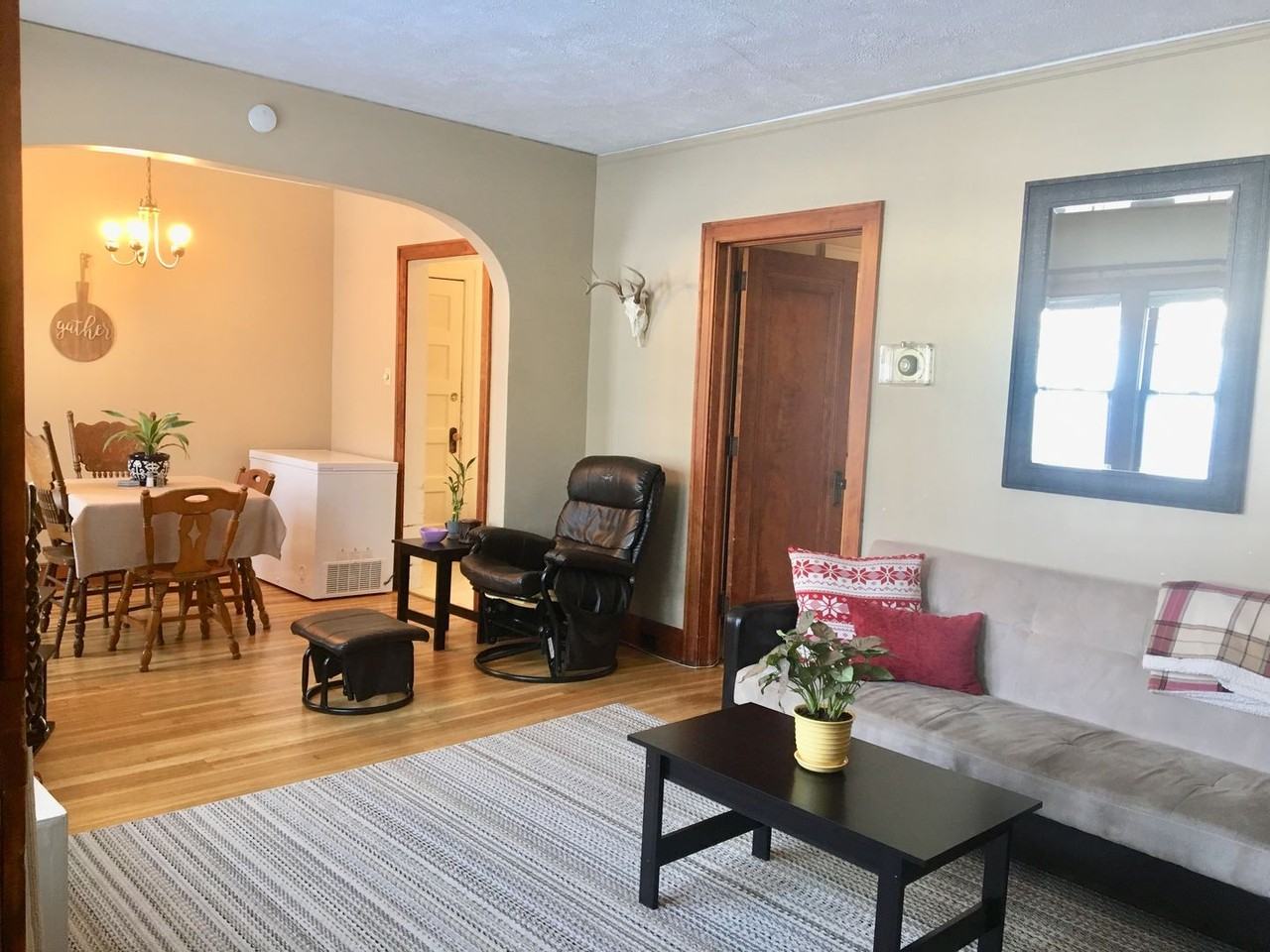 908 E 4th St - Photo 2 of 18