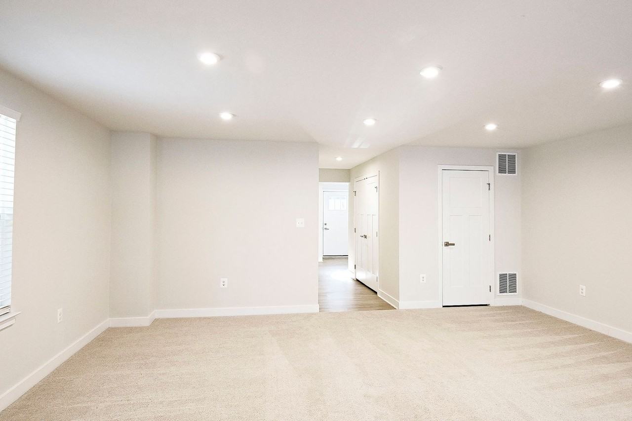 2045 Landon Ln - Photo 5 of 19