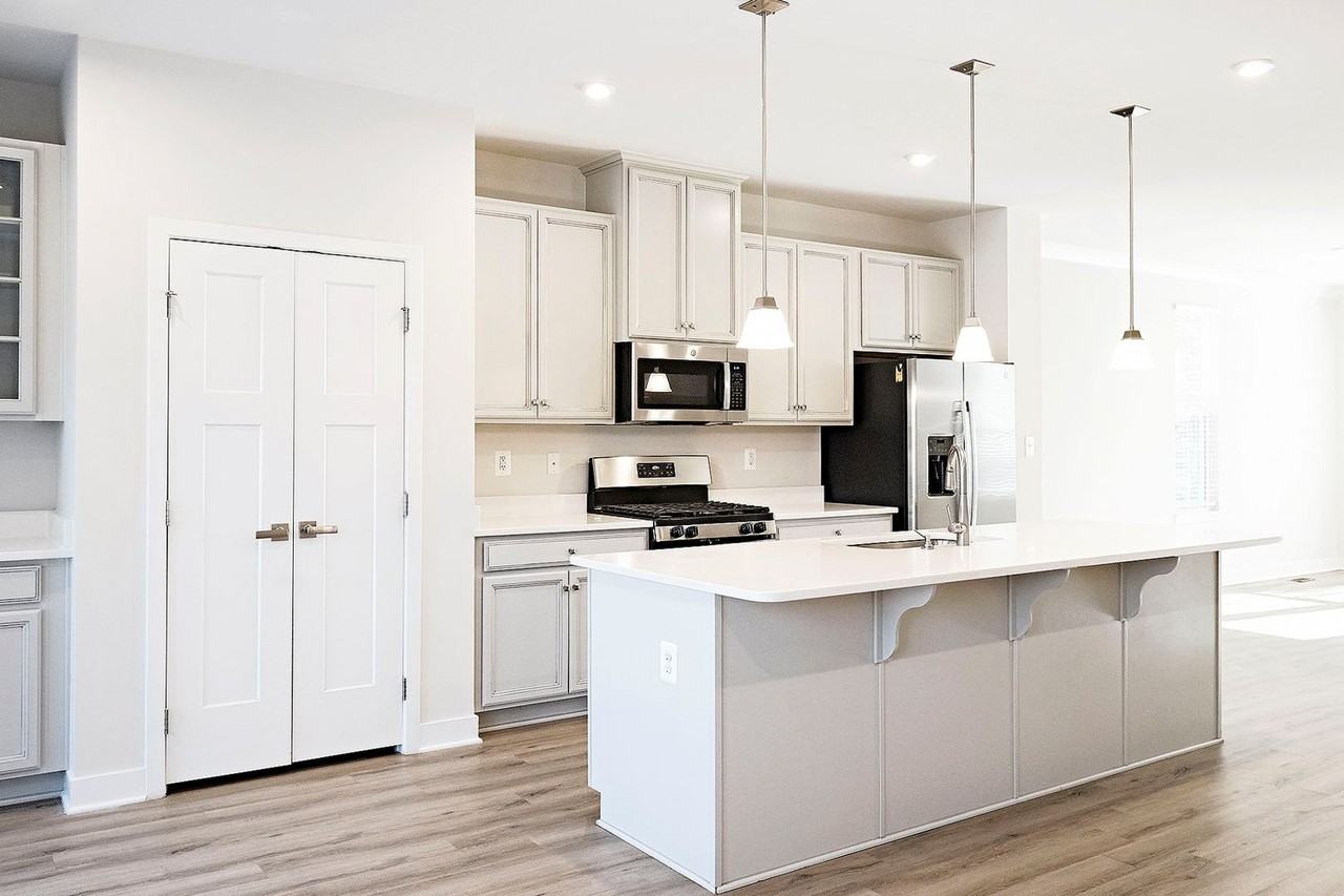 2045 Landon Ln - Photo 2 of 19