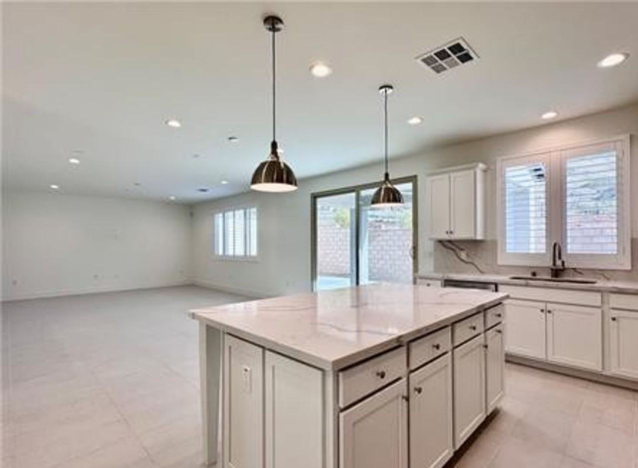 8501 Anthony St - Photo 3 of 22