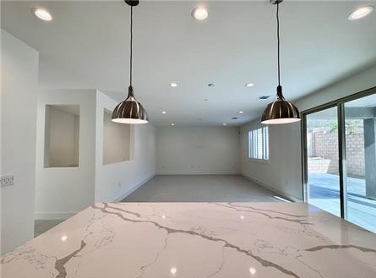 8501 Anthony St - Photo 4 of 22