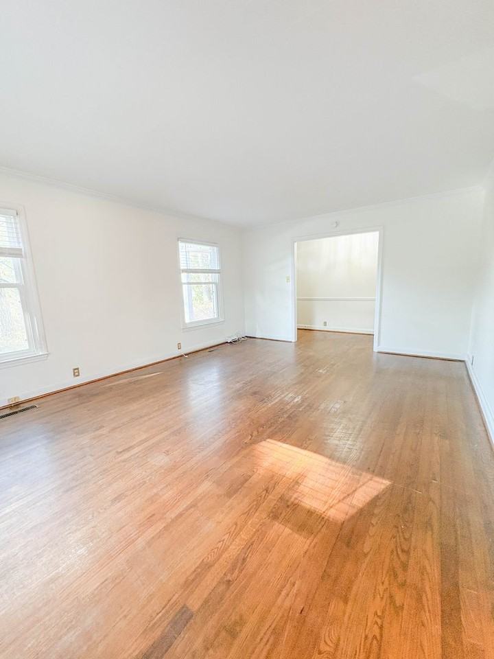 2522 Mirror Lake Dr - Photo 3 of 21