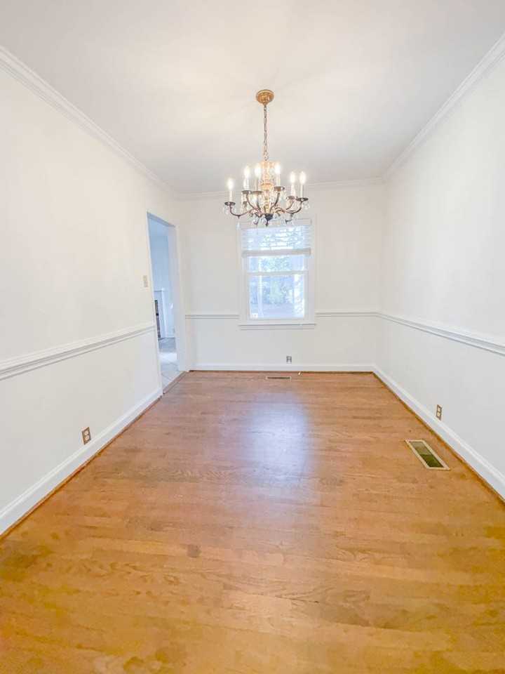 2522 Mirror Lake Dr - Photo 4 of 21