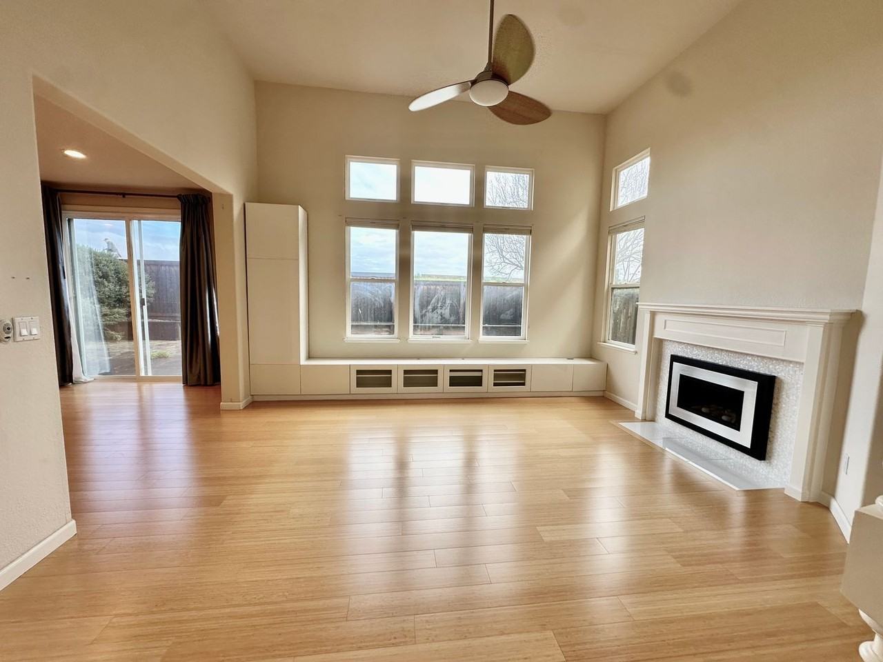 126 Pizarro Ave - Photo 3 of 36