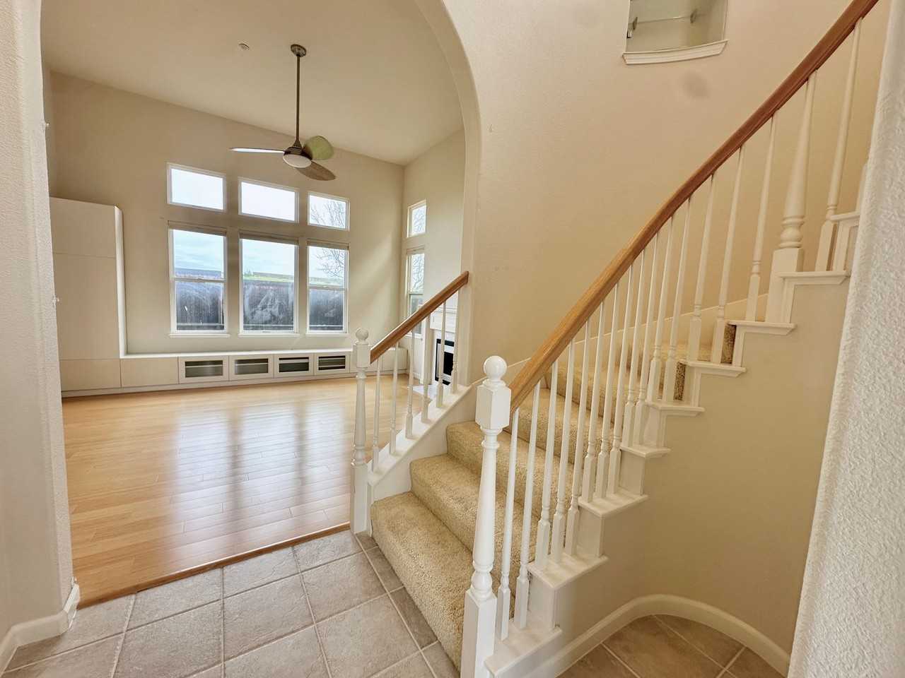 126 Pizarro Ave - Photo 4 of 36