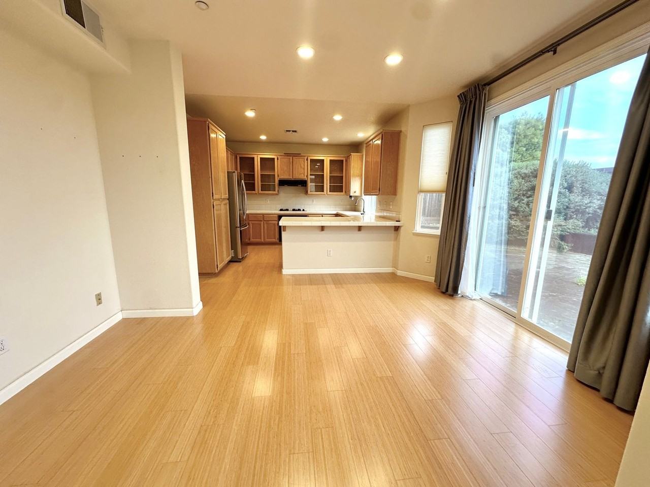 126 Pizarro Ave - Photo 7 of 36