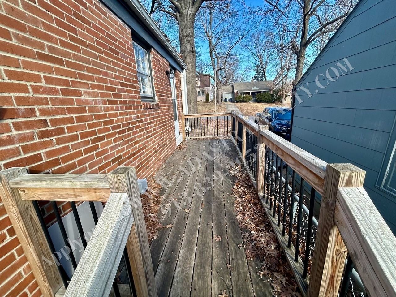 9 W Pocahontas Ln - Photo 3 of 24